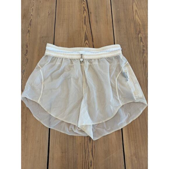 Lululemon Women's Step Out Short White Opal Water Repellant 4/6 - Picture 1 of 5